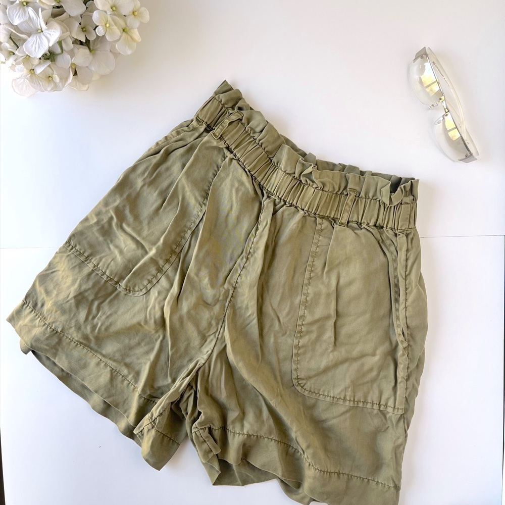 3/$20 The Drop Green Paperbag Shorts - Picture 4 of 6